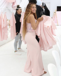 Beyoncé feet photo thumbnail