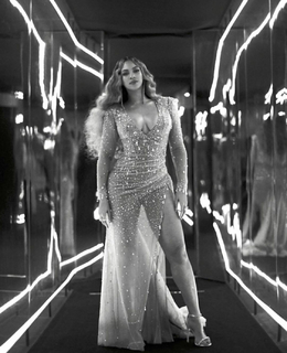 Beyoncé feet photo thumbnail
