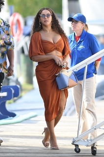 Beyoncé feet photo thumbnail