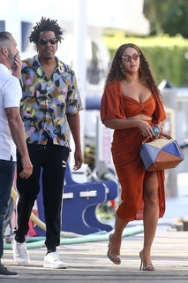 Beyoncé feet photo thumbnail