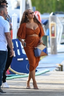 Beyoncé feet photo thumbnail