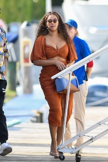 Beyoncé feet photo thumbnail