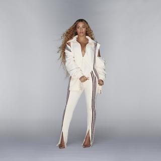 Beyoncé feet photo thumbnail