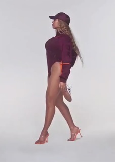 Beyoncé feet photo thumbnail
