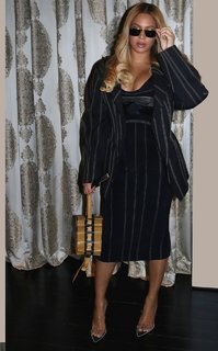 Beyoncé feet photo thumbnail