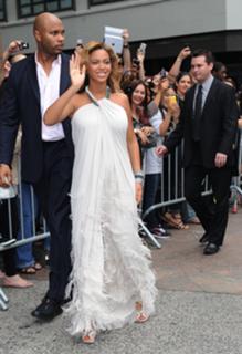 Beyoncé feet photo thumbnail
