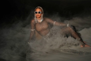 Beyoncé feet photo thumbnail
