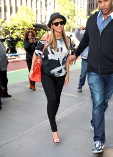 Beyoncé feet photo thumbnail