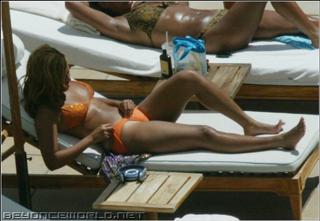 Beyoncé feet photo thumbnail