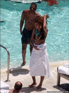 Beyoncé feet photo thumbnail