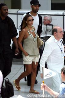 Beyoncé feet photo thumbnail