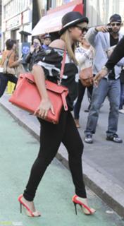 Beyoncé feet photo thumbnail