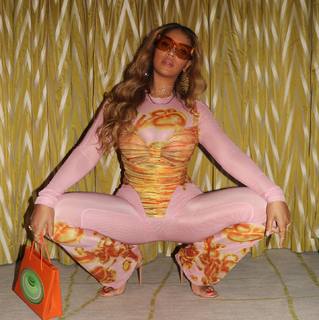 Beyoncé feet photo thumbnail