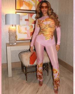 Beyoncé feet photo thumbnail