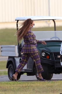 Beyoncé feet photo thumbnail