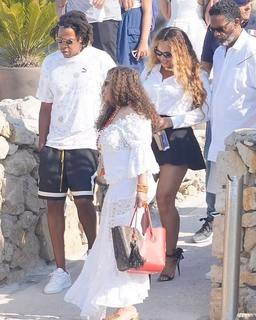 Beyoncé feet photo thumbnail