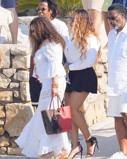 Beyoncé feet photo thumbnail