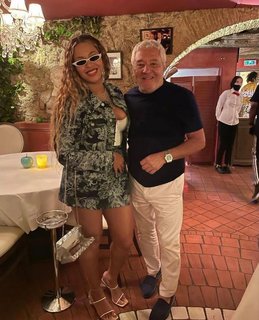 Beyoncé feet photo thumbnail