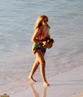 Beyoncé feet photo thumbnail