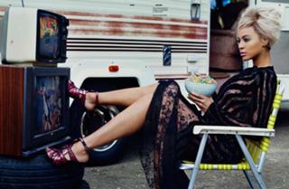 Beyoncé feet photo thumbnail