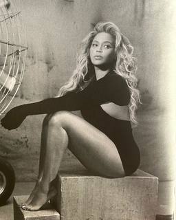 Beyoncé feet photo thumbnail