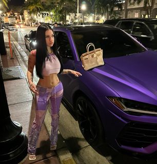 Bhad Bhabie feet photo thumbnail