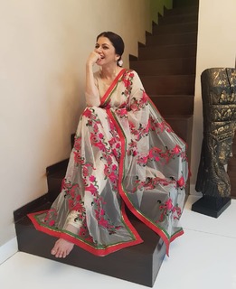 Bhagyashree Patwardhan feet photo 4