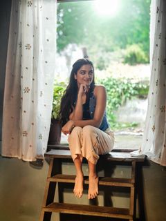 Bhagyashri Borse feet photo 5