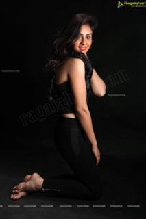 Bhanu Sri Mehra feet photo 17