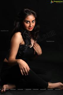 Bhanu Sri Mehra feet photo 10