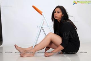 Bhanu Sri Mehra feet photo 8