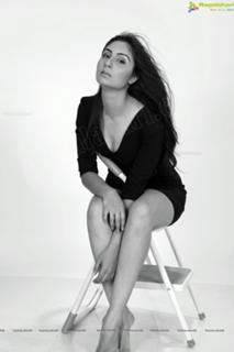 Bhanu Sri Mehra feet photo 9