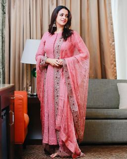 Bhavana feet photo thumbnail