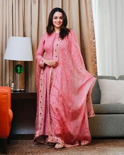 Bhavana feet photo thumbnail
