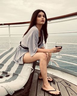 Bhavika Sharma feet photo 2