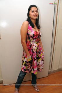 Bhoomika Chawla feet photo 14