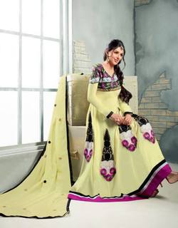 Bhoomika Chawla feet photo 17
