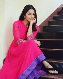 Bhoomika Chawla feet photo 13
