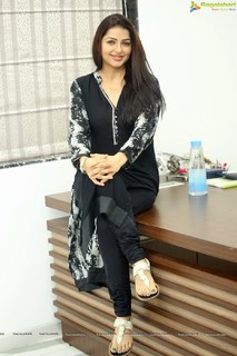 Bhoomika Chawla feet photo 5