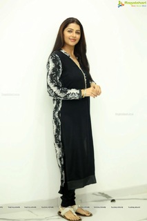 Bhoomika Chawla feet photo 2