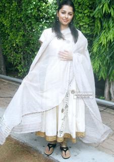 Bhoomika Chawla feet photo 14