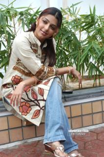 Bhoomika Chawla feet photo 20