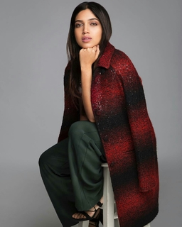 Bhumi Pednekar feet photo thumbnail