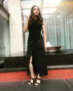 Bhumi Pednekar feet photo thumbnail
