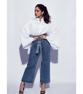 Bhumi Pednekar feet photo thumbnail