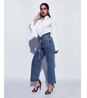 Bhumi Pednekar feet photo thumbnail