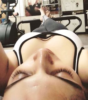 Bhumi Pednekar feet photo thumbnail