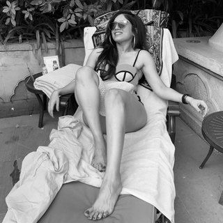 Bhumi Pednekar feet photo thumbnail