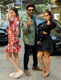 Bhumi Pednekar feet photo thumbnail