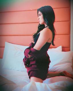 Bhumi Pednekar feet photo thumbnail